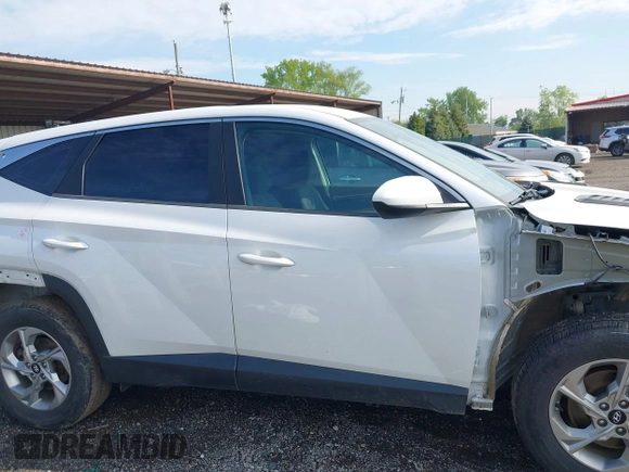 2022 Hyundai Tucson SE z VIN 5NMJACAE3NH012650, wystawiony jako IAAI lot #42137835 z przebiegiem 107 599 mil mil oraz . Historia ofert i sprzedaży dostępna na DreamBid. Obrazek 14.