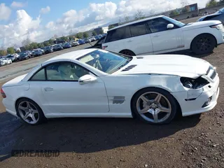 2011 Mercedes-Benz SL 550 z VIN WDBSK7BA8BF163043, wystawiony jako IAAI lot #41421075 z przebiegiem 36 875 mil mil oraz . Historia ofert i sprzedaży dostępna na DreamBid. Obrazek 13.