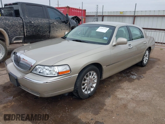 2006 Lincoln Town Car Signature z VIN 1LNHM81W66Y604098, wystawiony jako IAAI lot #42063391 z przebiegiem 93 541 mil mil oraz . Historia ofert i sprzedaży dostępna na DreamBid. Obrazek 17.