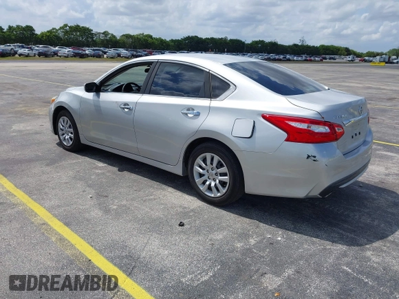 2016 Nissan Altima 2.5 S with VIN 1N4AL3AP1GN320391, listed as a IAAI auction lot 42207672 with 129,754 mi miles. Bid and sale history available at carsss.com. Image 3.