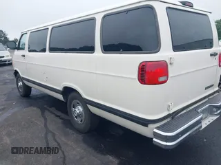 2000 Dodge Passenger z VIN 2B5WB35Z3YK120889, wystawiony jako IAAI lot #42363655 z przebiegiem Nie podano mil oraz . Historia ofert i sprzedaży dostępna na DreamBid. Obrazek 3.