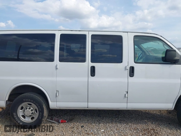 2008 Chevrolet Express Passenger z VIN 1GAGG25KX81197208, wystawiony jako IAAI lot #42022924 z przebiegiem Nie podano mil oraz . Historia ofert i sprzedaży dostępna na DreamBid. Obrazek 13.