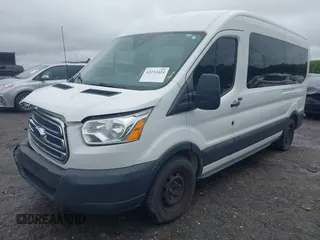2018 Ford Transit Passenger XL z VIN 1FBAX2CM2JKA31397, wystawiony jako IAAI lot #42252424 z przebiegiem 72 434 mil mil oraz . Historia ofert i sprzedaży dostępna na DreamBid. Obrazek 2.