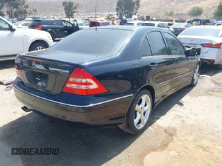 2005 Mercedes-Benz C 230 Kompressor z VIN WDBRF40J55F627804, wystawiony jako IAAI lot #42466121 z przebiegiem Nie podano mil oraz . Historia ofert i sprzedaży dostępna na DreamBid. Obrazek 4.