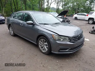 2018 Volkswagen Passat SE z VIN 1VWBA7A30JC027199, wystawiony jako IAAI lot #42266836 z przebiegiem 94 428 mil mil oraz . Historia ofert i sprzedaży dostępna na DreamBid. Obrazek 1.