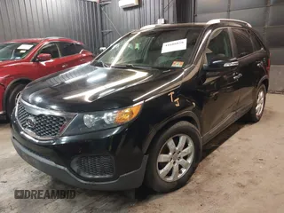 2013 Kia Sorento LX with VIN 5XYKT4A29DG338181, listed as a IAAI auction lot 41686858 with 147,629 mi miles. Bid and sale history available at carsss.com. Image 2.
