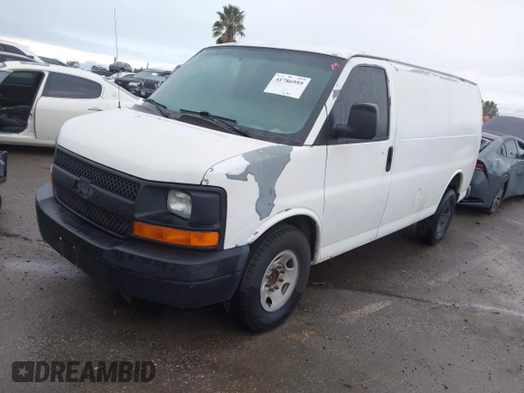 2007 Chevrolet Express Cargo Van with VIN 1GCGG25V271204099, listed as a IAAI auction lot 41786959 with 195,383 mi miles. Bid and sale history available at carsss.com. Image 2.