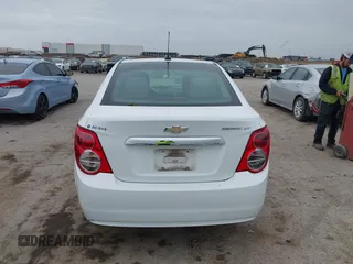 2015 Chevrolet Sonic LT z VIN 1G1JC5SH7F4112395, wystawiony jako IAAI lot #41931652 z przebiegiem 131 610 mil mil oraz . Historia ofert i sprzedaży dostępna na DreamBid. Obrazek 16.