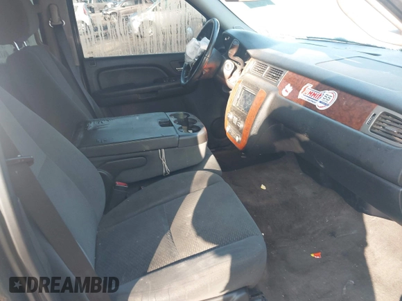 2008 Chevrolet Tahoe 1LT z VIN 1GNFC13048R216130, wystawiony jako IAAI lot #42020994 z przebiegiem 300 721 mil mil oraz . Historia ofert i sprzedaży dostępna na DreamBid. Obrazek 5.