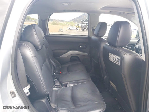 2008 Mitsubishi Outlander XLS with VIN JA4MS41XX8Z008980, listed as a IAAI auction lot 41916025 with 171,105 mi miles. Bid and sale history available at carsss.com. Image 8.