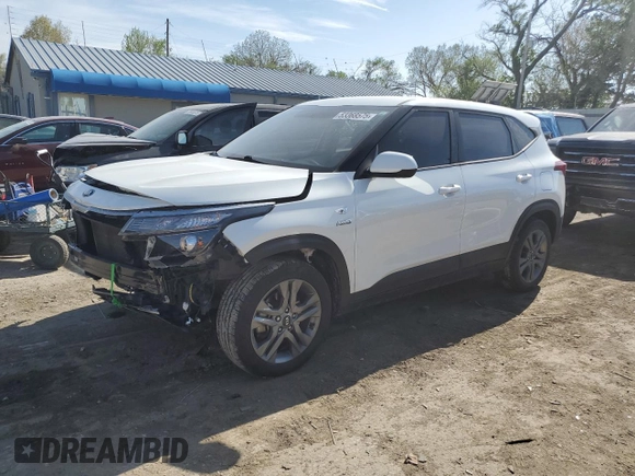 2021 Kia Seltos LX z VIN KNDEPCAA8M7163843, wystawiony jako Copart lot #53368575 z przebiegiem 72 081 mil mil oraz Szkoda całkowita • Salvage title. Historia ofert i sprzedaży dostępna na DreamBid. Obrazek 1.
