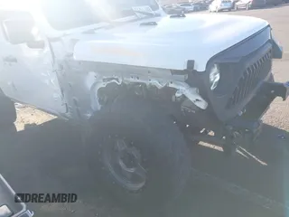 2020 Jeep Wrangler Unlimited Sport S z VIN 1C4HJXDG7LW201699, wystawiony jako IAAI lot #41651137 z przebiegiem 66 777 mil mil oraz . Historia ofert i sprzedaży dostępna na DreamBid. Obrazek 6.