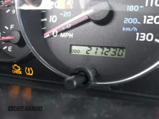 2006 Toyota Land Cruiser z VIN JTEHT05J962081200, wystawiony jako IAAI lot #41532495 z przebiegiem 217 230 mil mil oraz . Historia ofert i sprzedaży dostępna na DreamBid. Obrazek 15.
