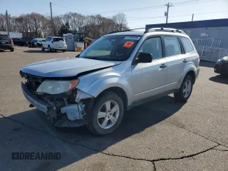 2011 Subaru Forester X z VIN JF2SHABC3BH720655, wystawiony jako Copart lot #51949205 z przebiegiem 188 312 mil mil oraz Szkoda całkowita • Salvage title. Historia ofert i sprzedaży dostępna na DreamBid. Obrazek 1.