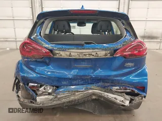 2021 Chevrolet Bolt EV Premier z VIN 1G1FZ6S04M4112890, wystawiony jako IAAI lot #42108914 z przebiegiem 68 452 mil mil oraz . Historia ofert i sprzedaży dostępna na DreamBid. Obrazek 6.