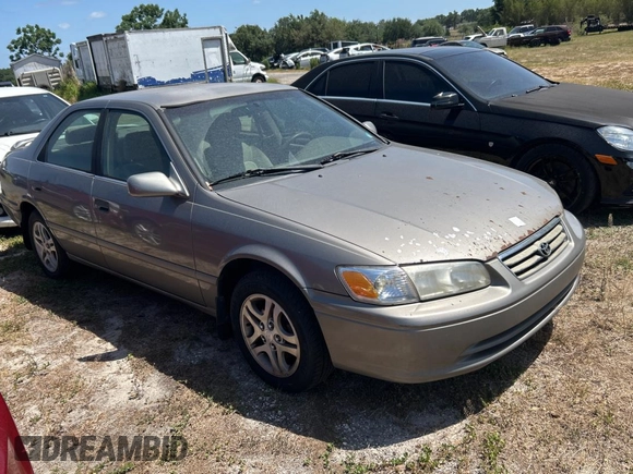 2000 Toyota Camry CE with VIN 4T1BG22K0YU002152, listed as a Copart auction lot 55530965 with 366,513 mi miles and Clean Title. Bid and sale history available at carsss.com. Image 1.