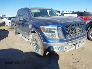 2017 Nissan Titan SL z VIN 1N6AA1E55HN542735, wystawiony jako IAAI lot #41335513 z przebiegiem 97 851 mil mil oraz . Historia ofert i sprzedaży dostępna na DreamBid. Obrazek 1.