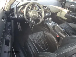 2015 Audi R8 5.2L z VIN WUAANAFG8F7001934, wystawiony jako Copart lot #76660884 z przebiegiem Nie podano mil oraz Szkoda całkowita • Salvage title. Historia ofert i sprzedaży dostępna na DreamBid. Obrazek 8.