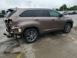 2017 Toyota Highlander XLE with VIN 5TDJZRFH4HS398415, listed as a Copart auction lot 59386805 with 105,463 mi miles and Salvage title. Bid and sale history available at DreamBid. Image 3.