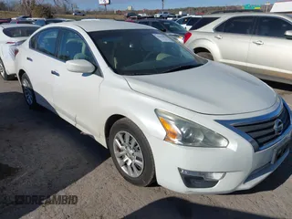 2014 Nissan Altima SV with VIN 1N4AL3AP4EC173766, listed as a IAAI auction lot 41061801 with 162,446 mi miles and . Bid and sale history available at carsss.com. Image 1.