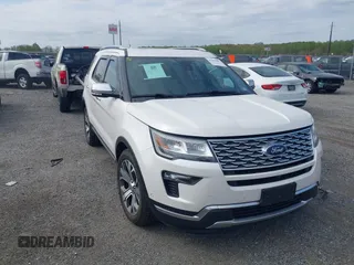 2018 Ford Explorer Platinum z VIN 1FM5K8HT5JGC60847, wystawiony jako IAAI lot #42064401 z przebiegiem 98 067 mil mil oraz . Historia ofert i sprzedaży dostępna na DreamBid. Obrazek 1.