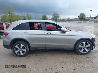 2020 Mercedes-Benz GLC 300 z VIN WDC0G8EB0LF687206, wystawiony jako IAAI lot #42155839 z przebiegiem 79 503 mil mil oraz . Historia ofert i sprzedaży dostępna na DreamBid. Obrazek 13.