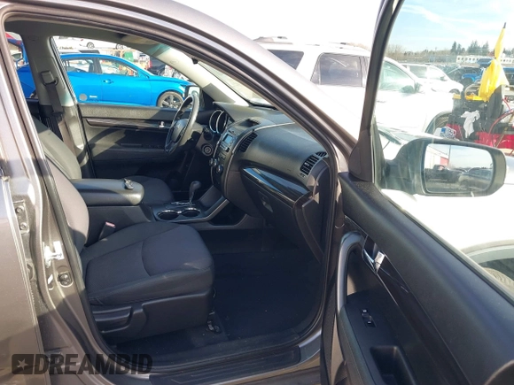2011 Kia Sorento LX with VIN 5XYKT3A15BG180713, listed as a IAAI auction lot 41556092 with 135,146 mi miles. Bid and sale history available at carsss.com. Image 5.