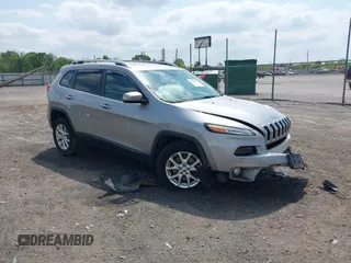 2016 Jeep Cherokee Latitude with VIN 1C4PJMCS2GW267423, listed as a IAAI auction lot 42018980 with 183,941 mi miles. Bid and sale history available at carsss.com. Image 1.