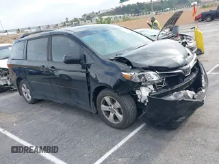 2018 Toyota Sienna LE Auto Access Seat с VIN 5TDKZ3DC4JS958786, выставлен на аукционе IAAI как лот 41777680 с пробегом 104 694 миль миль и . История ставок и продаж доступна на DreamBid. Изображение 1.