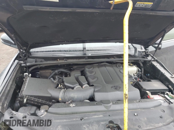 2018 Toyota 4Runner SR5 z VIN JTEBU5JR2J5579001, wystawiony jako IAAI lot #41996934 z przebiegiem 69 066 mil mil oraz . Historia ofert i sprzedaży dostępna na DreamBid. Obrazek 10.
