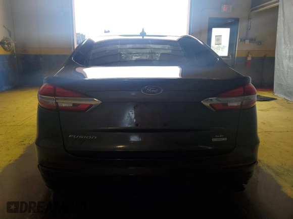 2020 Ford Fusion SE z VIN 3FA6P0HD4LR213055, wystawiony jako Copart lot #63552665 z przebiegiem 126 005 mil mil oraz Czysty tytuł • Clean title. Historia ofert i sprzedaży dostępna na DreamBid. Obrazek 6.