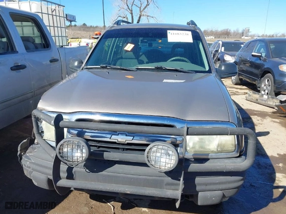 2003 Chevrolet Tracker with VIN 2CNBJ13C136946925, listed as a IAAI auction lot 41683238 with NaN miles. Bid and sale history available at carsss.com. Image 13.