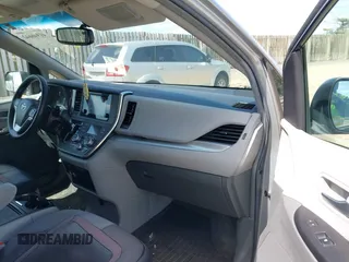 2017 Toyota Sienna LE Auto Access Seat with VIN 5TDKZ3DC4HS842904, listed as a IAAI auction lot 41946642 with 81,012 mi miles. Bid and sale history available at carsss.com. Image 5.