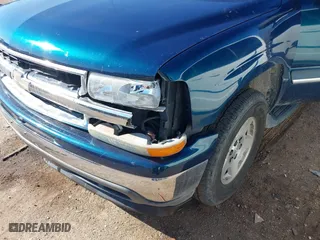 2005 Chevrolet Tahoe LT with VIN 1GNEC13T45R126445, listed as a IAAI auction lot 41389708 with 182,369 mi miles. Bid and sale history available at carsss.com. Image 6.