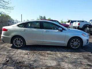 2019 Ford Fusion SE with VIN 3FA6P0HD0KR192915, listed as a IAAI auction lot 41980996 with 128,336 mi miles. Bid and sale history available at carsss.com. Image 13.