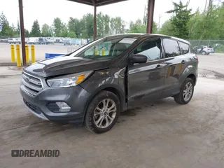 2017 Ford Escape SE z VIN 1FMCU9G93HUC97081, wystawiony jako IAAI lot #42327866 z przebiegiem 97 580 mil mil oraz . Historia ofert i sprzedaży dostępna na DreamBid. Obrazek 17.