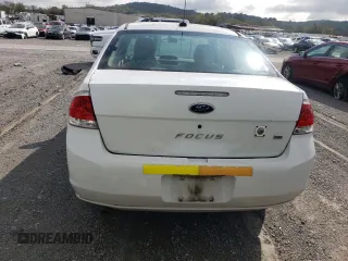 2008 Ford Focus SE z VIN 1FAHP35N18W246817, wystawiony jako Copart lot #68275004 z przebiegiem 261 765 mil mil oraz Czysty tytuł • Clean title. Historia ofert i sprzedaży dostępna na DreamBid. Obrazek 6.