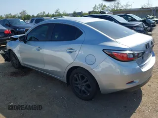 2017 Toyota Yaris z VIN 3MYDLBYVXHY189084, wystawiony jako IAAI lot #42194193 z przebiegiem 90 320 mil mil oraz . Historia ofert i sprzedaży dostępna na DreamBid. Obrazek 3.