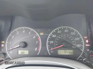 2009 Toyota Corolla z VIN JTDBL40E99J047697, wystawiony jako IAAI lot #42274336 z przebiegiem 184 756 mil mil oraz . Historia ofert i sprzedaży dostępna na DreamBid. Obrazek 7.