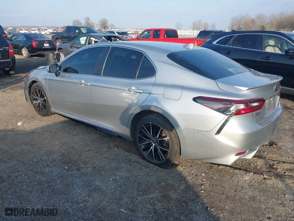 2021 Toyota Camry SE Nightshade with VIN 4T1G11AK5MU497350, listed as a IAAI auction lot 41508646 with 33,033 mi miles. Bid and sale history available at carsss.com. Image 3.