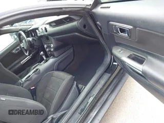2016 Ford Mustang V6 z VIN 1FA6P8AM3G5256187, wystawiony jako IAAI lot #42415645 z przebiegiem 141 235 mil mil oraz . Historia ofert i sprzedaży dostępna na DreamBid. Obrazek 5.