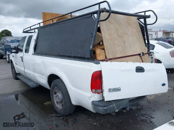 2006 Ford Super Duty F-250 XL with VIN 1FTSX20P56EB71190, listed as a IAAI auction lot 41762364 with 151,690 mi miles. Bid and sale history available at carsss.com. Image 3.