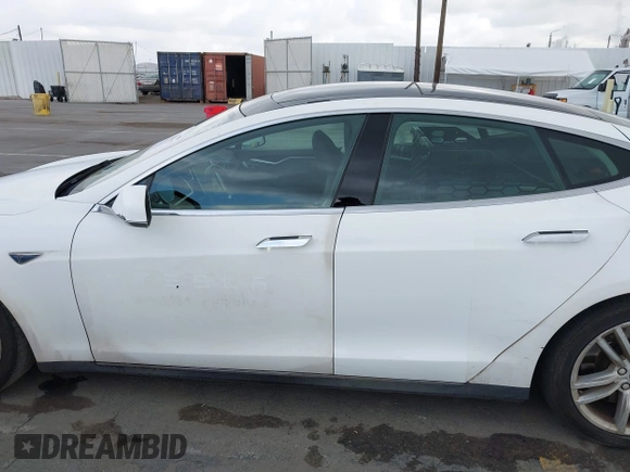 2014 Tesla Model S 60 with VIN 5YJSA1H14EFP34738, listed as a IAAI auction lot 42132117 with 120,898 mi miles and . Bid and sale history available at DreamBid. Image 14.
