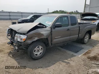 2010 Toyota Tacoma z VIN 5TETX4CN7AZ677877, wystawiony jako Copart lot #59886565 z przebiegiem 115 956 mil mil oraz Czysty tytuł • Clean title. Historia ofert i sprzedaży dostępna na DreamBid. Obrazek 1.