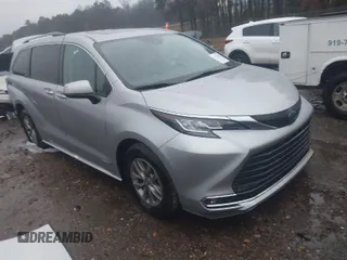 2021 Toyota Sienna XLE with VIN 5TDYRKEC2MS053745, listed as a IAAI auction lot 41171409 with 115,514 mi miles. Bid and sale history available at carsss.com. Image 1.