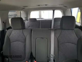 2015 GMC Acadia SLE z VIN 1GKKVPKD4FJ216525, wystawiony jako Copart lot #55595105 z przebiegiem 134 638 mil mil oraz Czysty tytuł • Clean title. Historia ofert i sprzedaży dostępna na DreamBid. Obrazek 10.