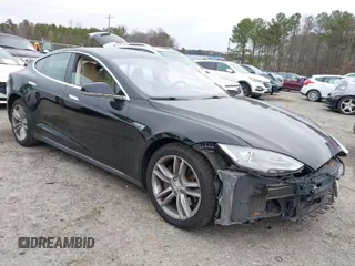 2014 Tesla Model S 60 with VIN 5YJSA1H1XEFP28605, listed as a IAAI auction lot 41489641 with 117,734 mi miles and . Bid and sale history available at DreamBid. Image 1.
