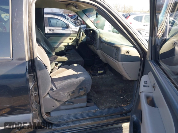 2002 Chevrolet Tahoe LT z VIN 1GNEC13Z02R203361, wystawiony jako IAAI lot #41580885 z przebiegiem 349 050 mil mil oraz . Historia ofert i sprzedaży dostępna na DreamBid. Obrazek 5.