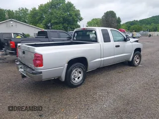 2007 Dodge Dakota ST z VIN 1D7HE22K37S177984, wystawiony jako IAAI lot #42330481 z przebiegiem 98 424 mil mil oraz . Historia ofert i sprzedaży dostępna na DreamBid. Obrazek 4.