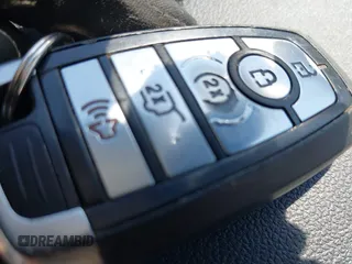 2020 Ford Escape SEL z VIN 1FMCU9H91LUB86584, wystawiony jako IAAI lot #42268456 z przebiegiem 94 753 mil mil oraz . Historia ofert i sprzedaży dostępna na DreamBid. Obrazek 11.